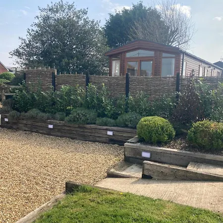 Rew Farm Country And Equestrian Accommodation - Sunset Lodge Melksham Exterior photo