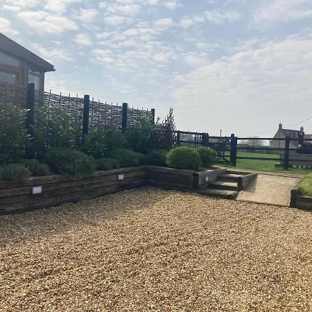 Rew Farm Country And Equestrian Accommodation - Sunset Lodge Melksham Exterior photo
